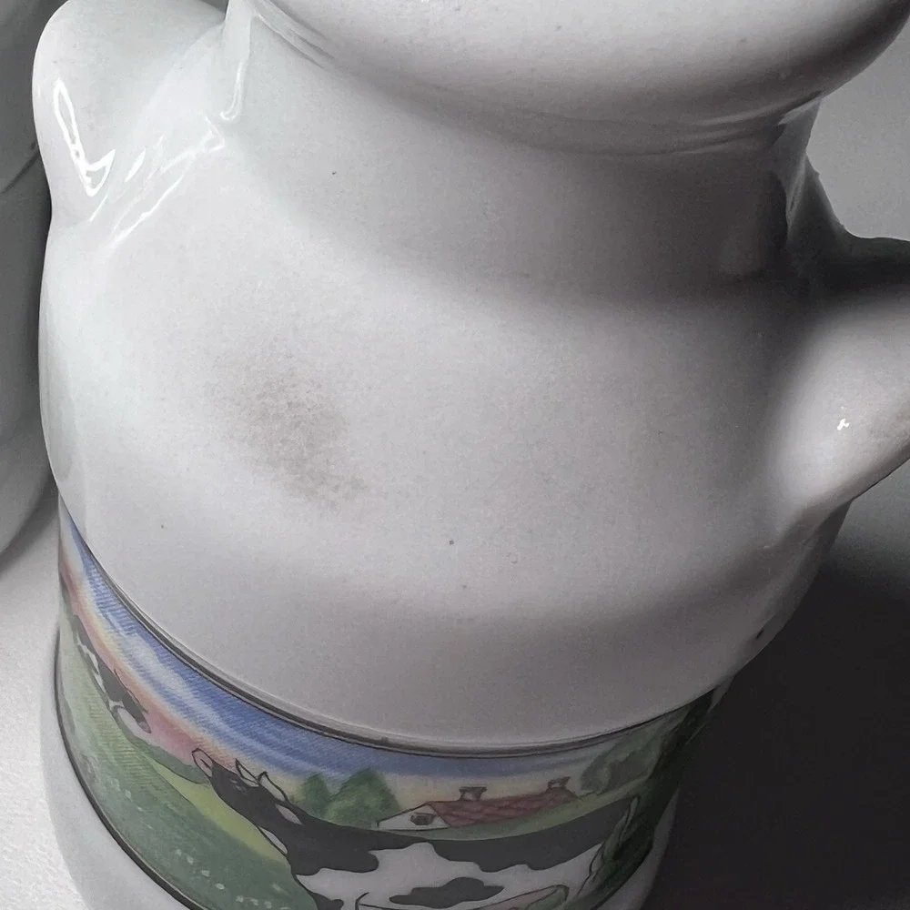 Milk Can Dairy Farm with Cows Salt‎ and Pepper Shaker Set Ceramic Vintage 1990s